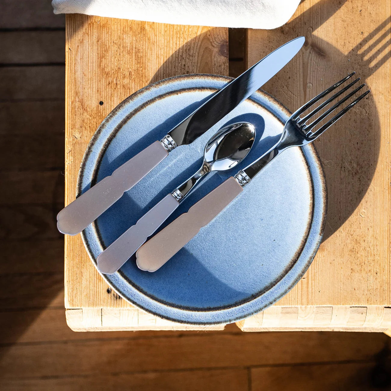 Sabre Gustave 5 piece flatware set - Taupe