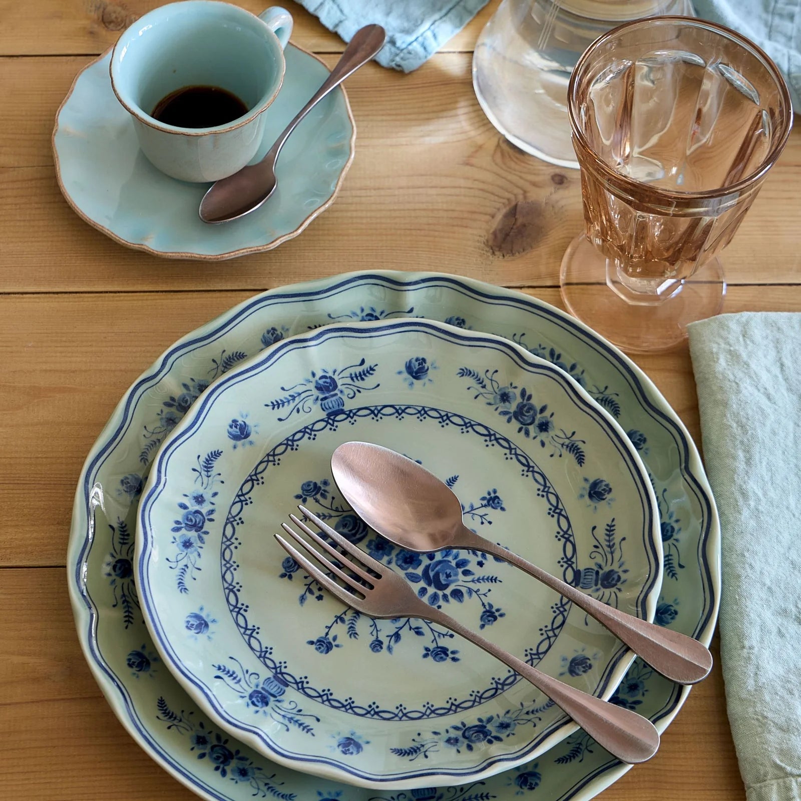 Costa Nova Vila Salad Plate - Olive/Blue